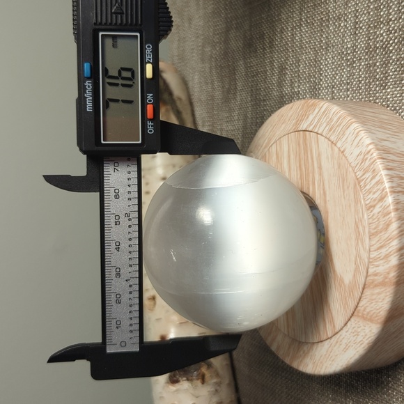 Selenite Sphere - Choice of one sphere - Picture 9 of 9